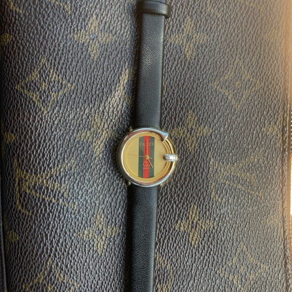 Gucci watch main image 4